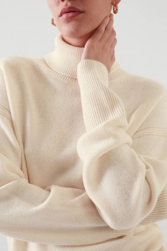 Кардиган Zara, шорты Skins, леггинсы Nike, шорты Adidas, толстовка Adidas, пуховик Ellesse, брюки Ted Baker, свитер H&M, треккинговые брюки Fjallraven