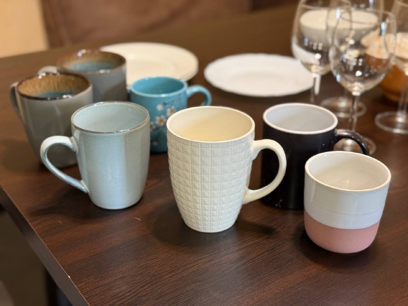 4 бокала, набор кружка миска, тарелки, вазочка, терка, стаканы, кружки 9