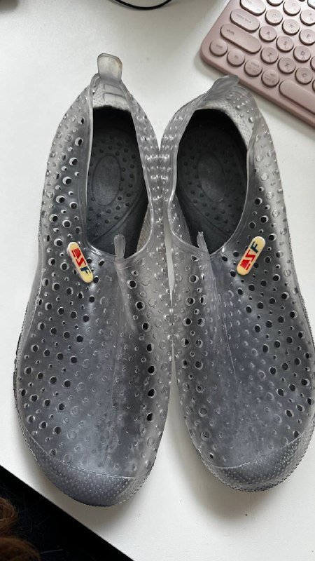 Комплект шапочка и шарфик, противень с решеткой, эспандер, ремешок для часов, перчатки для спорта, мужские аквашузы 10