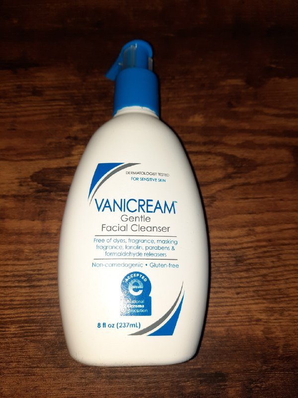 Нежное очищающее средство с керамидами для чувствительной кожи