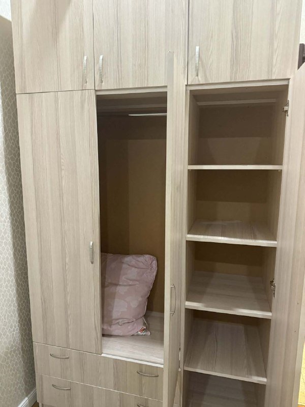 Холодильник, комод, диван, кресла, шкаф, кровати 6