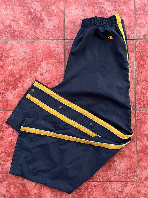 Goretex L.L. Bean jacket, Oakley shirt, Salomon bag, HUF x THRASHER windbreaker, Champion jacket 5