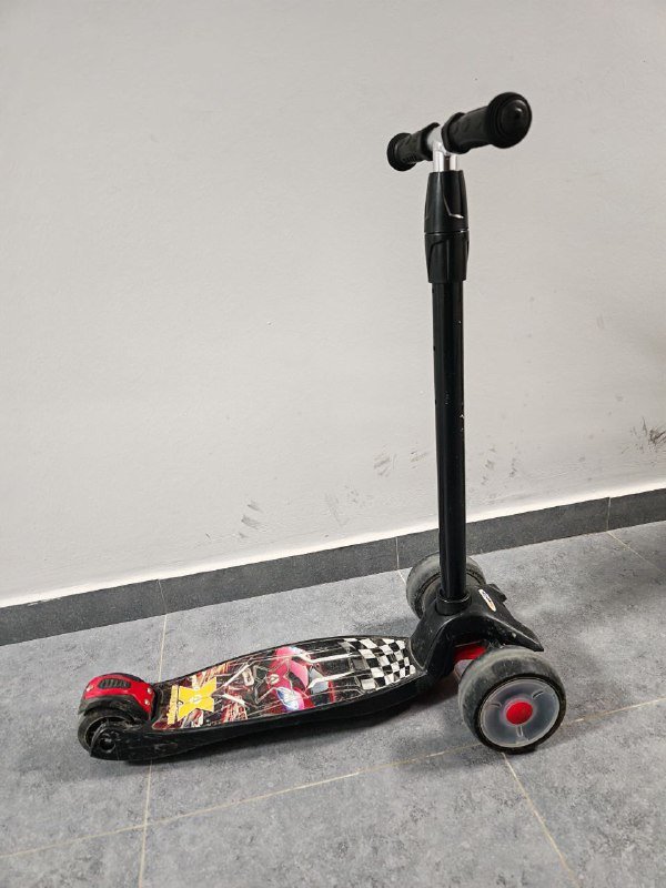 Детский самокат черный