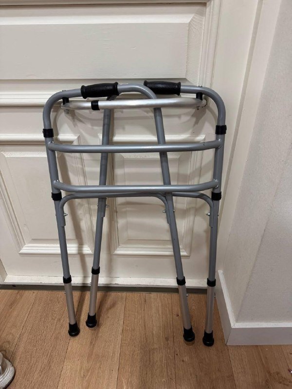 Когтеточка на котенка, настольные игры, костыли, ходунки 4