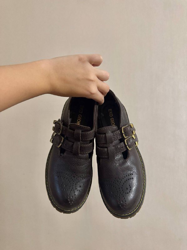 Новогоднее платье, черные туфли на каблуках, коричневые туфли Eko Georgia 5