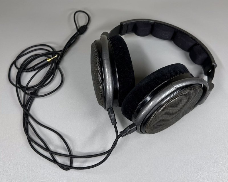 Наушники Sennheiser HD 650, электронные книги PocketBook 840, PocketBook 912
