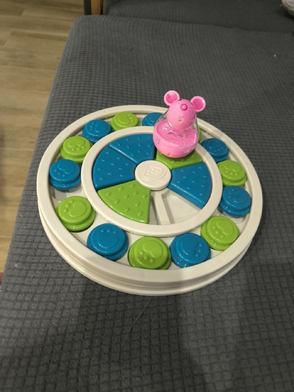 Игрушки для медленного кормления котов