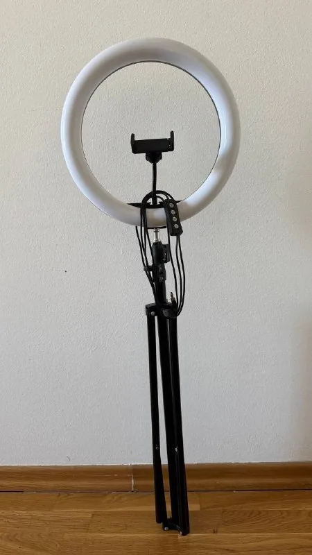 LED кольцевая лампа со штативом 1