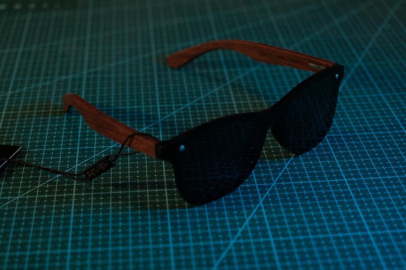 Очки с деревянными дужками поляризационные новые