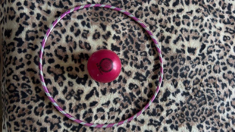 Гимнастический мяч, обруч для гимнастики 2