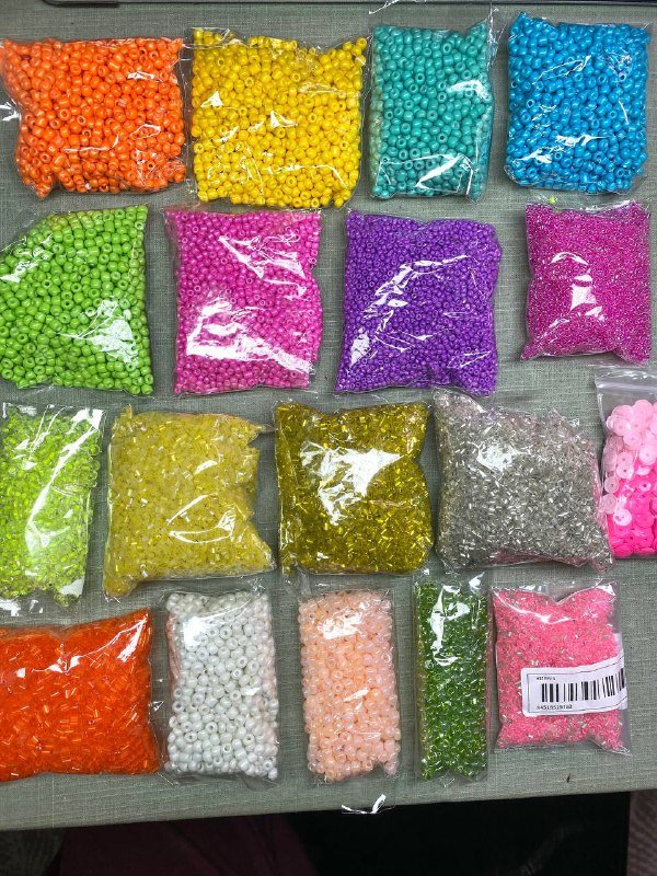 Бисер и бусины разноцветные