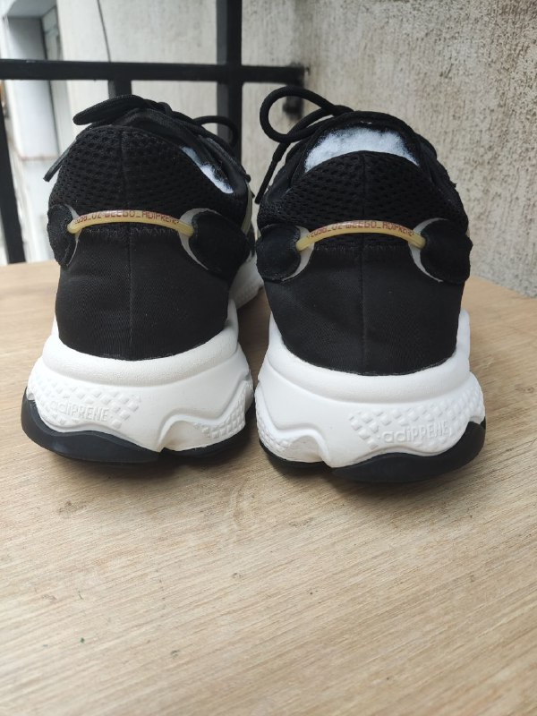 Мужские беговые кроссовки Adidas Ozweego 6