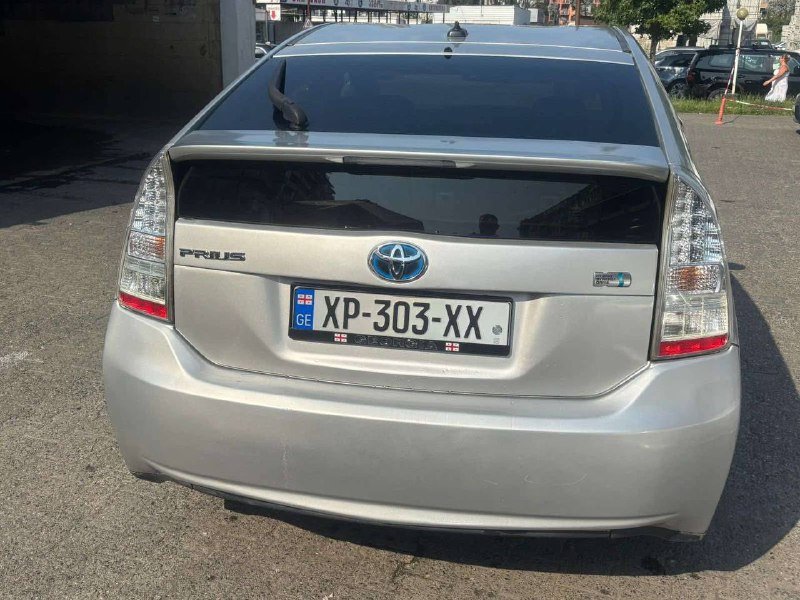 Toyota Prius car 6