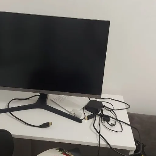 Монитор Samsung U28R550UQI, кронштейн North Bayou F160