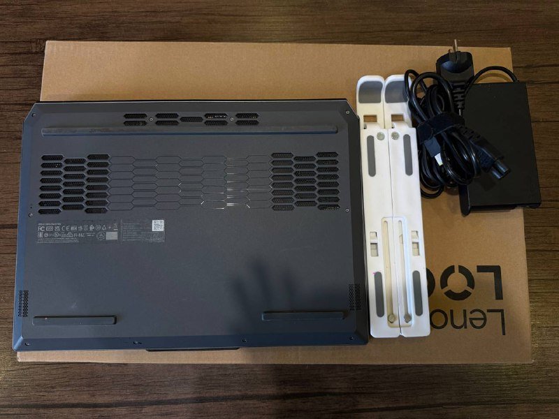 Lenovo LOQ 15.6 ноутбук с сумкой и зарядным устройством