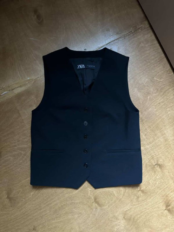 Кружевное платье Zara, жилет Zara, юбки befree и другие, джинсы Thomas More, брюки ORE, футболка с аниме принтом 2