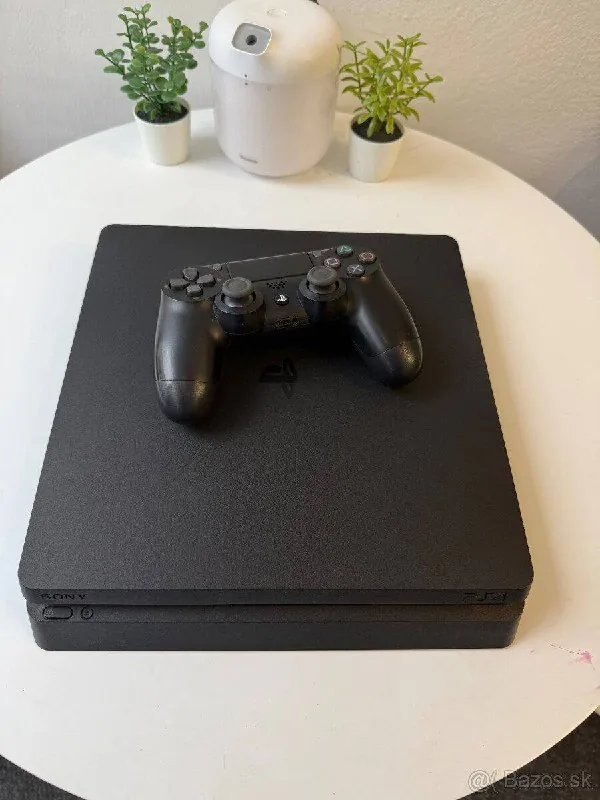 PlayStation 4 Slim