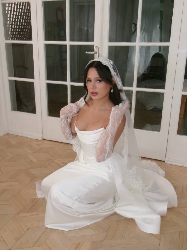 атласное свадебное платье с фатой 2