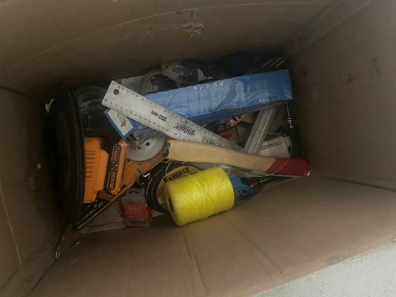 Инструменты, набор оборудования и сварочный аппарат 6