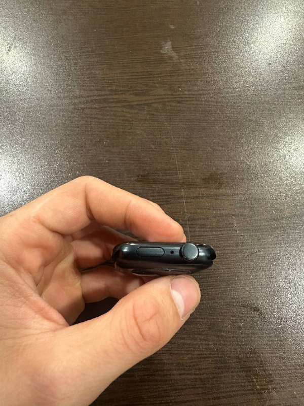 Apple Watch SE 2 gen with 3 straps 3