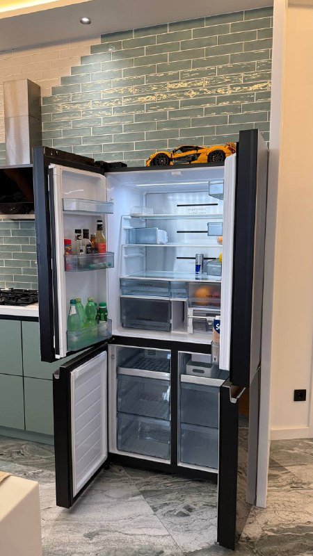 Холодильник с дефектом на двери 3