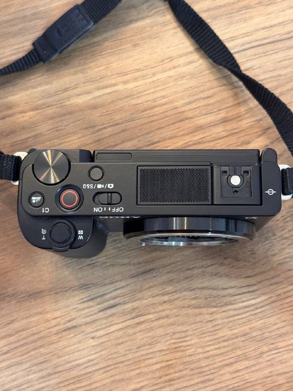 Sony ZV-E10 камера, объектив 16-50 OSS, карта памяти 128ГБ 2