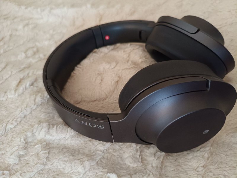 Наушники SONY с шумоподавлением и сенсорным переключателем