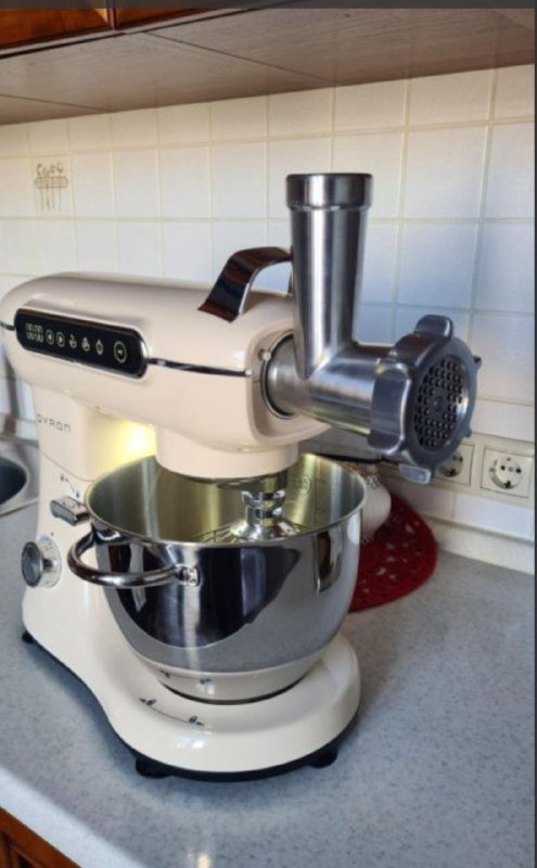 Кухонная машина, стол с 4 стульями, комод, телевизор 2