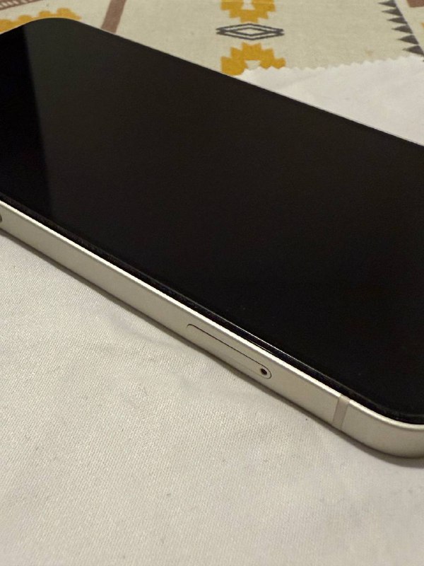iPhone 12 256GB, pristine condition, includes accessories 2