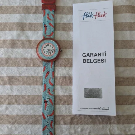 Детские часы Swatch Flik Flak, шлем Decathlon, мини-проектор Lumicub