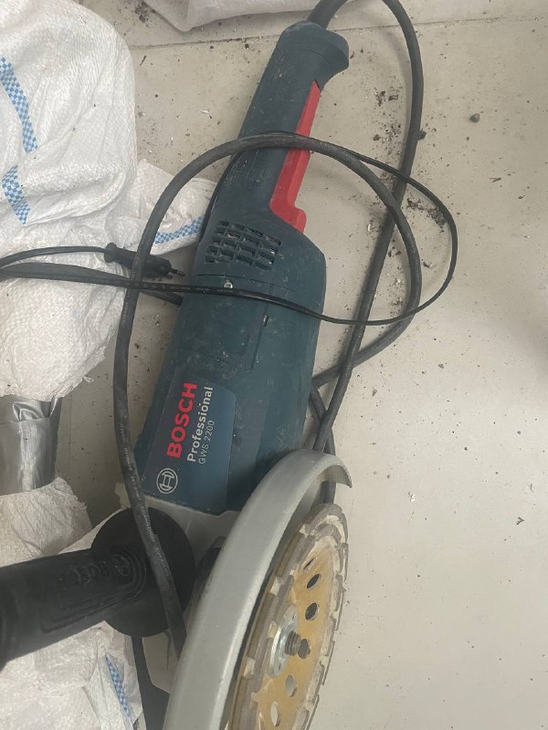 Инструменты, набор оборудования и сварочный аппарат 4