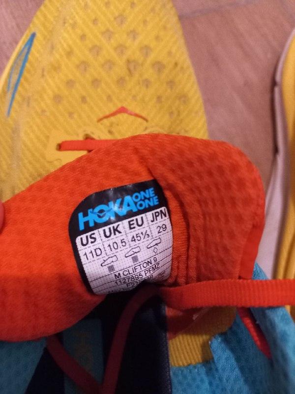 Беговые кроссовки Hoka Clifton 9, размер 11 US 3