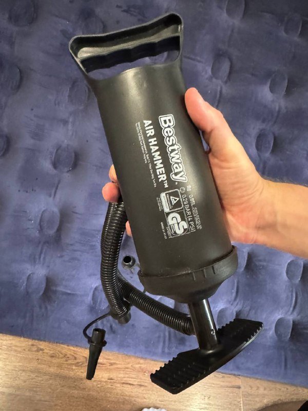 Сковорода, набор кастрюль, надувной матрас, пледы, коврики, стеллаж, корзина, подушки 4