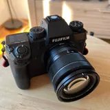 Canon R camera with RF 35mm lens, Fujifilm X-H1 with Fujinon 18-55 lens 4