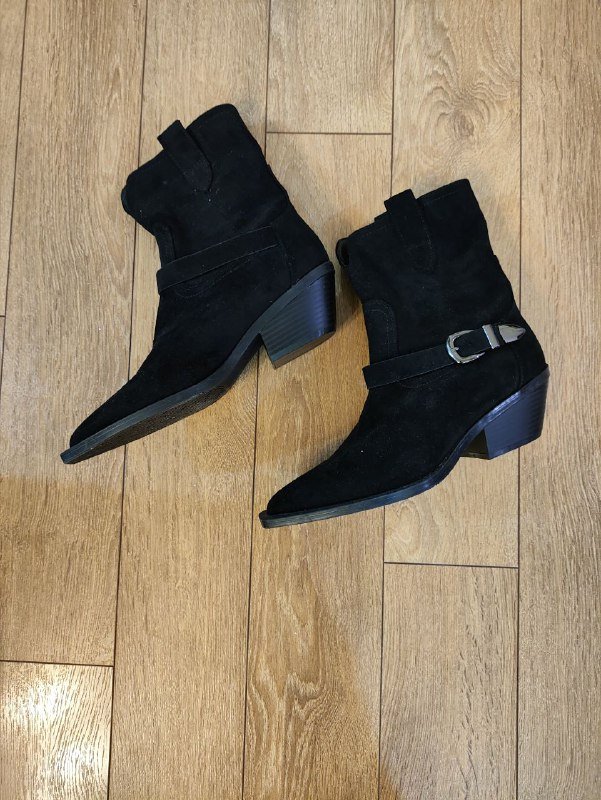 Берет, жилет с котами, юбка-килт, ботильоны, ветровка 4