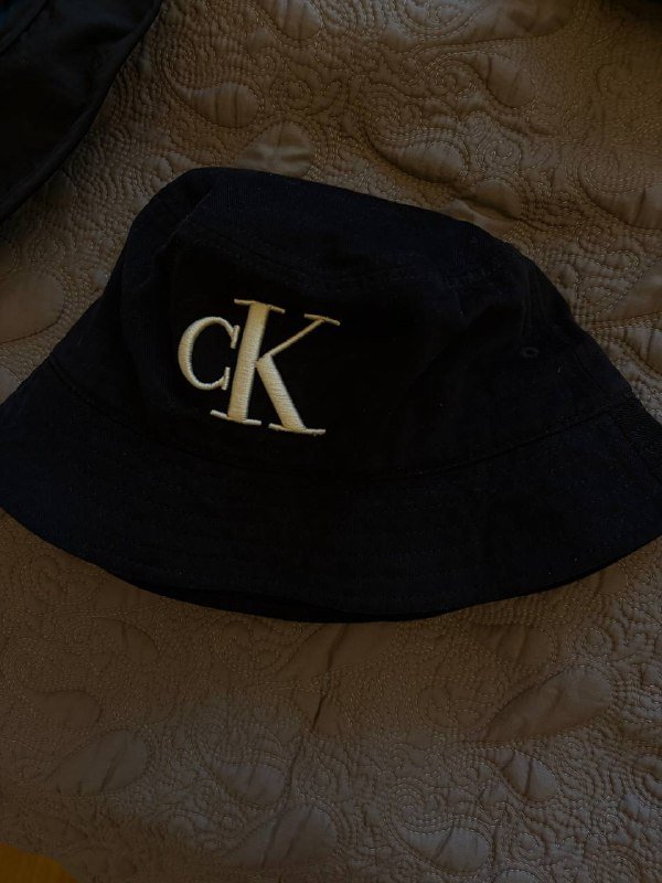 Панамки Calvin Klein, Adidas 3