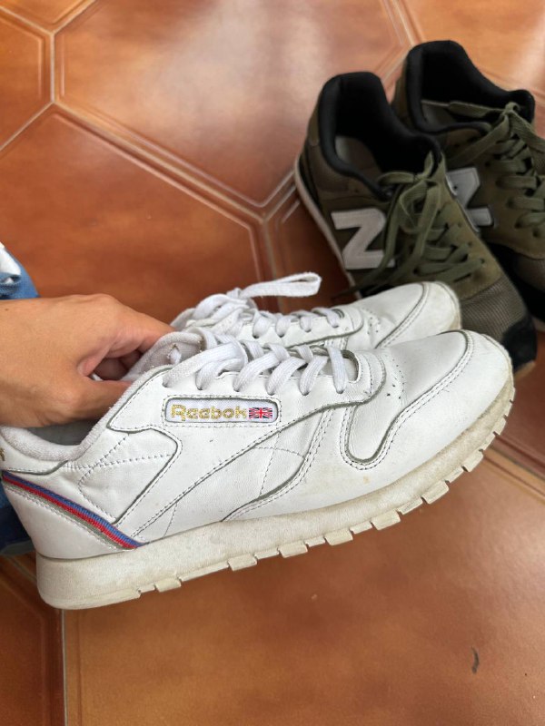 Кроссовки New Balance темные, синие и белые Reebok, ведро и горшок 7