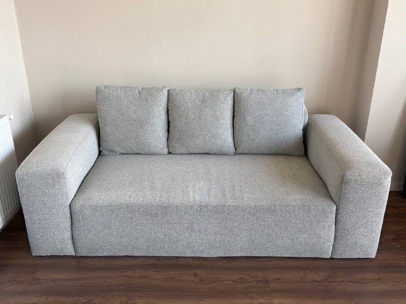 Серый диван