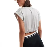 Чёрные и серые спортивные топы adidas и Nike 5