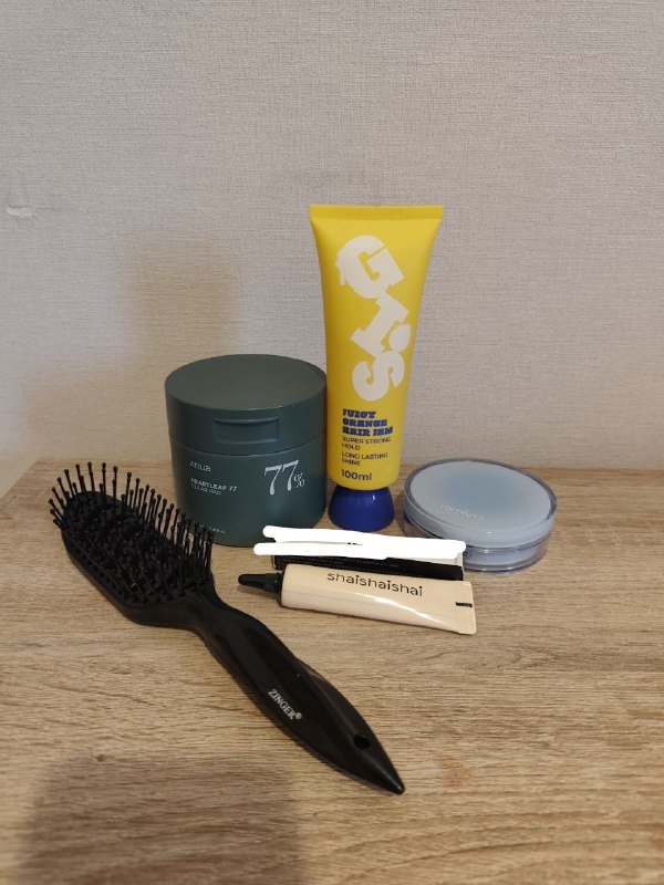 Гель для укладки, консилер-крем, расческа, тонер-пэды, кушон