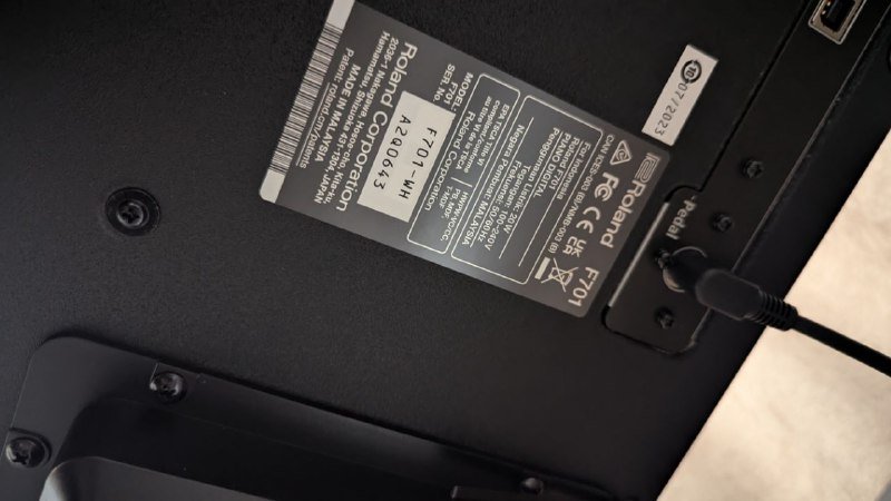 Цифровое пианино Roland F701-Wh