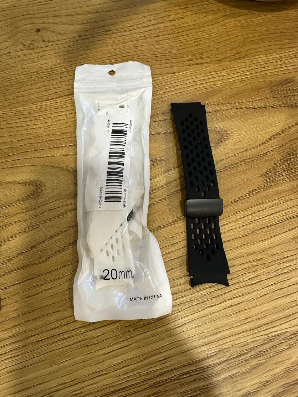 Ремешки для Samsung Galaxy Watch 40мм и 44мм черный и белый