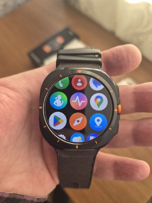 Часы Galaxy Watch Ultra с дополнительным ремешком 3