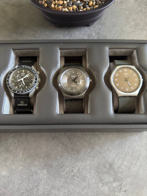 Omega x Swatch MoonSwatch, Swatch SISTEM KNIGHT, Swatch SKINEARTH