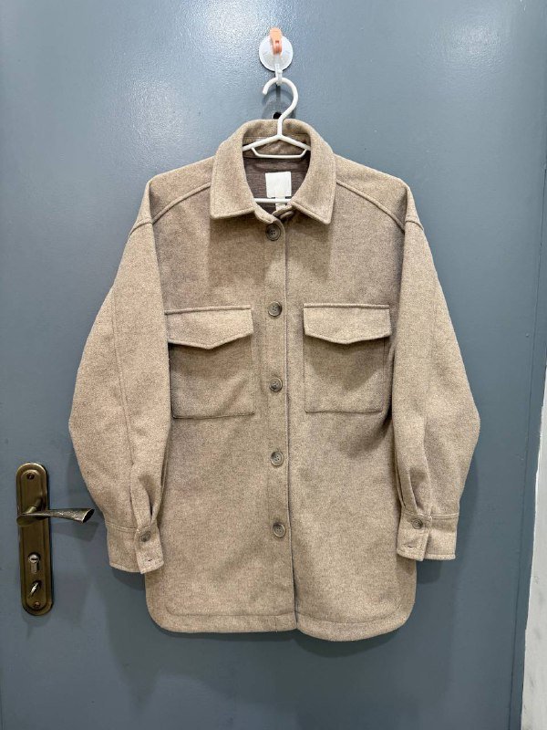 Черные и синие джинсы Bershka Mom, пиджак Monki, рубашки, платья 3