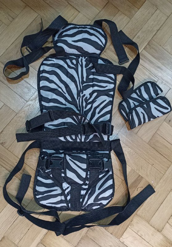 Детское автомобильное удерживающее устройство Berry