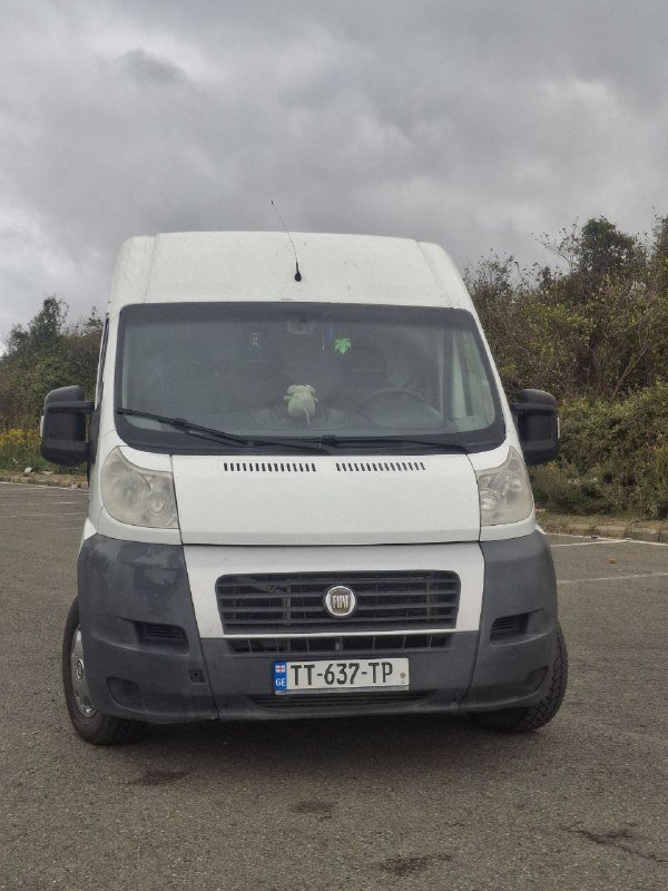 Грузовой фургон немецкого производства с двигателем и коробкой передач