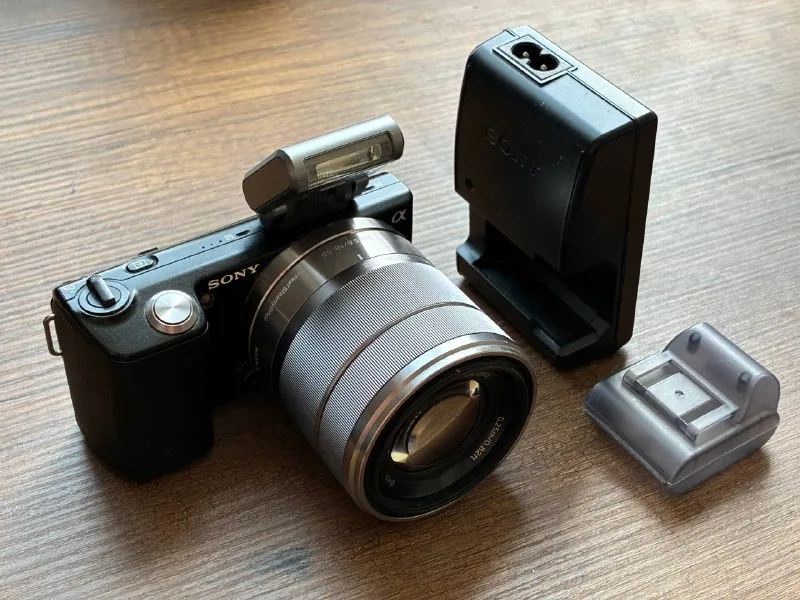 Sony NEX-5 камера, объектив 18-55mm, вспышка 1