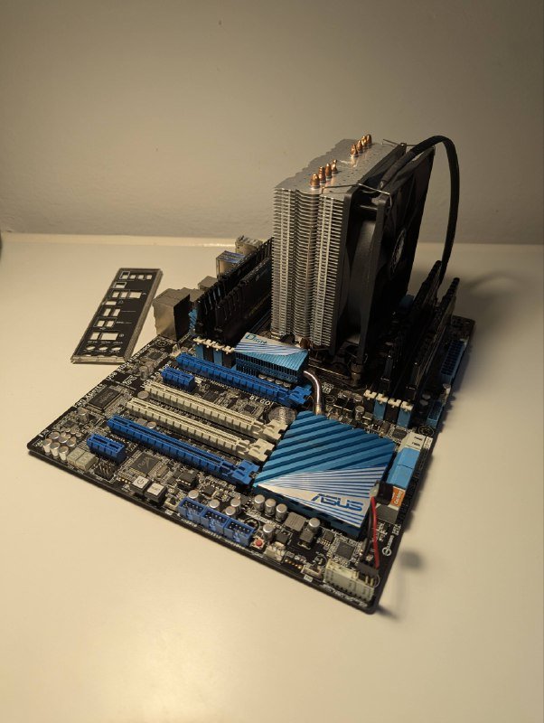 Материнская плата Asus, ОЗУ Corsair 32GB, Intel i7-3930K, кулер