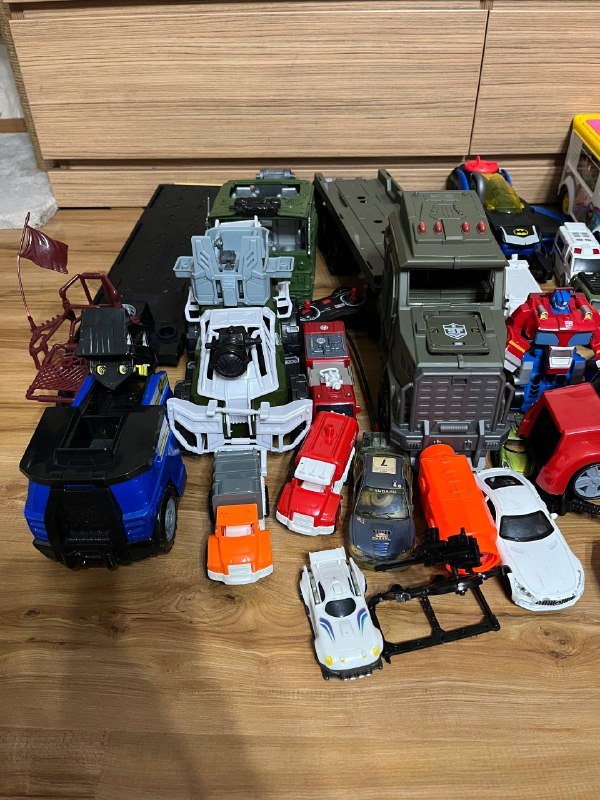 Разные игрушечные машины 2